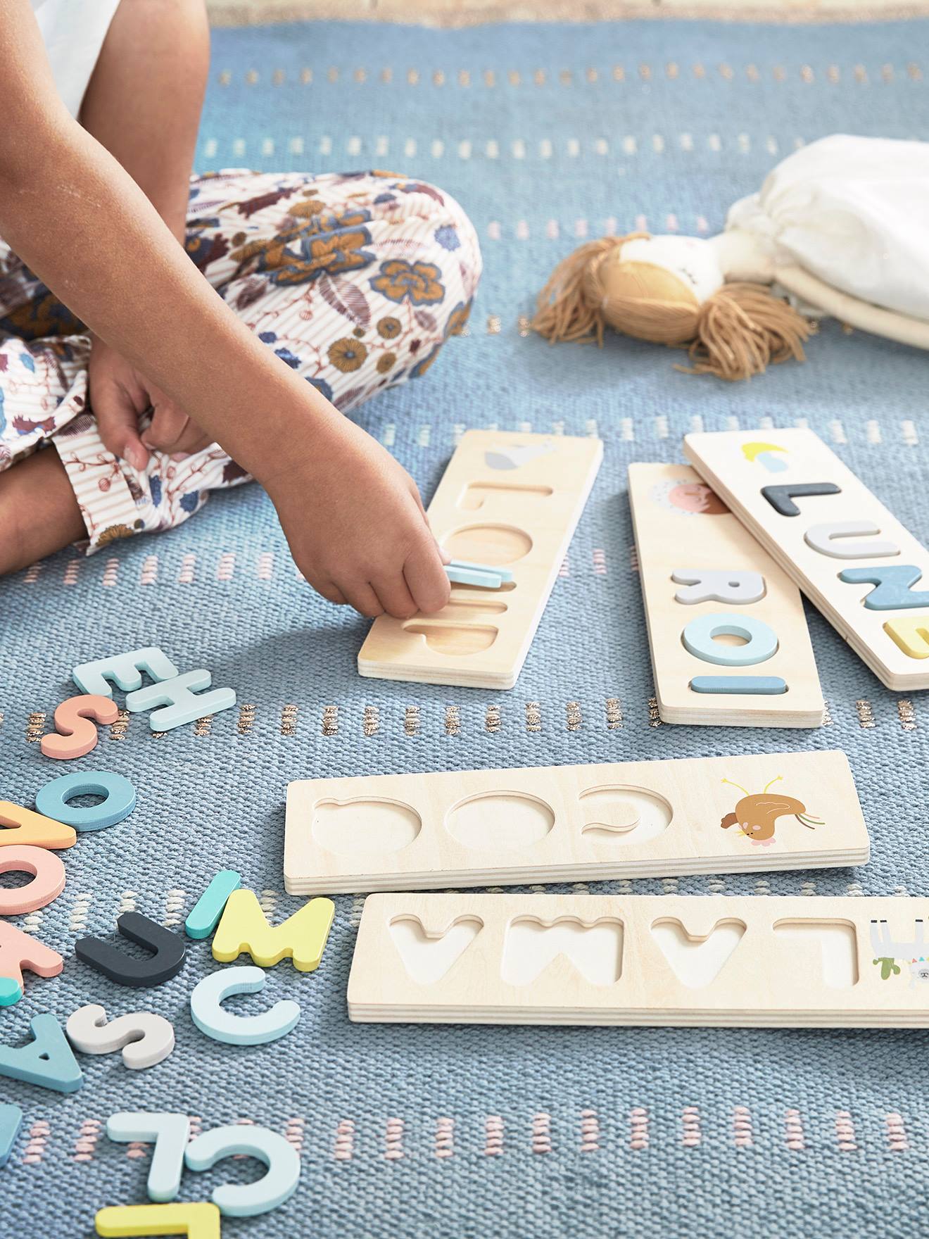 Puzzle de letras de encaixar, em madeira-Brinquedos-Vertbaudet