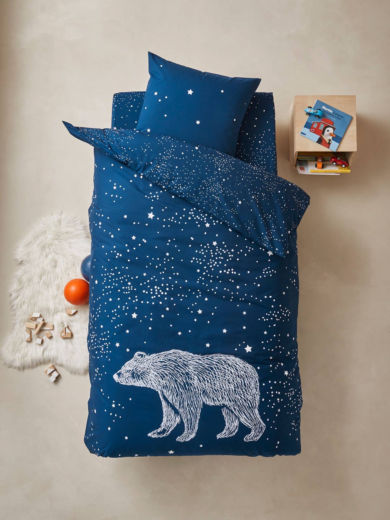Conjunto capa de edredon com detalhes fosforescentes + fronha de almofada para criança, tema Urso Polar azul escuro liso com motivo