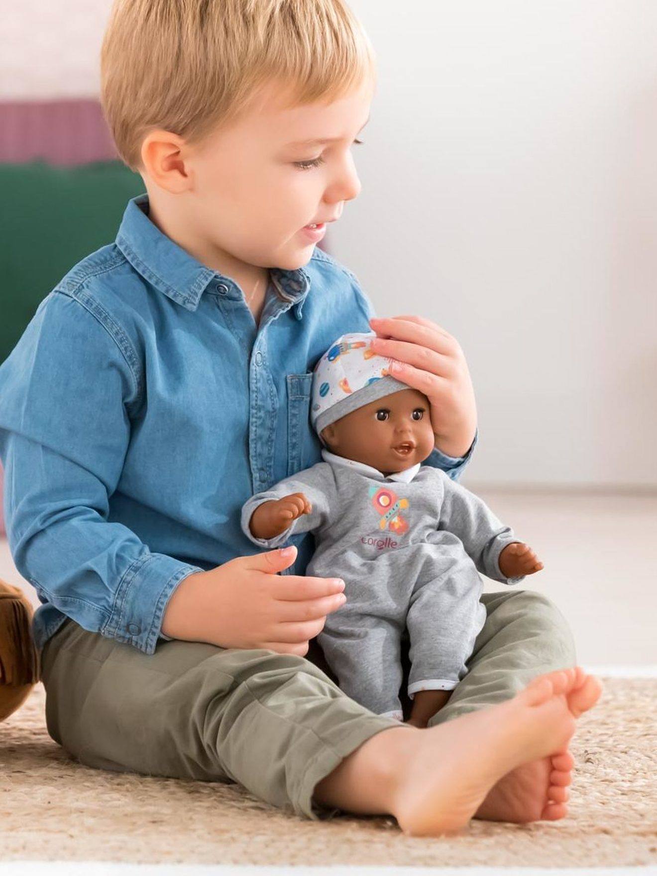 Boneca Bébé câlin Marius, da  cinzento escuro liso com motiv