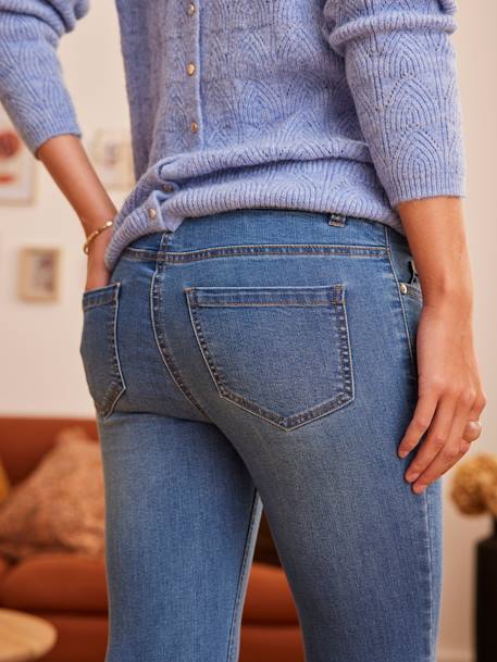 Jeans com bases desfiadas, faixa sem costuras, para grávida AZUL ESCURO LISO 