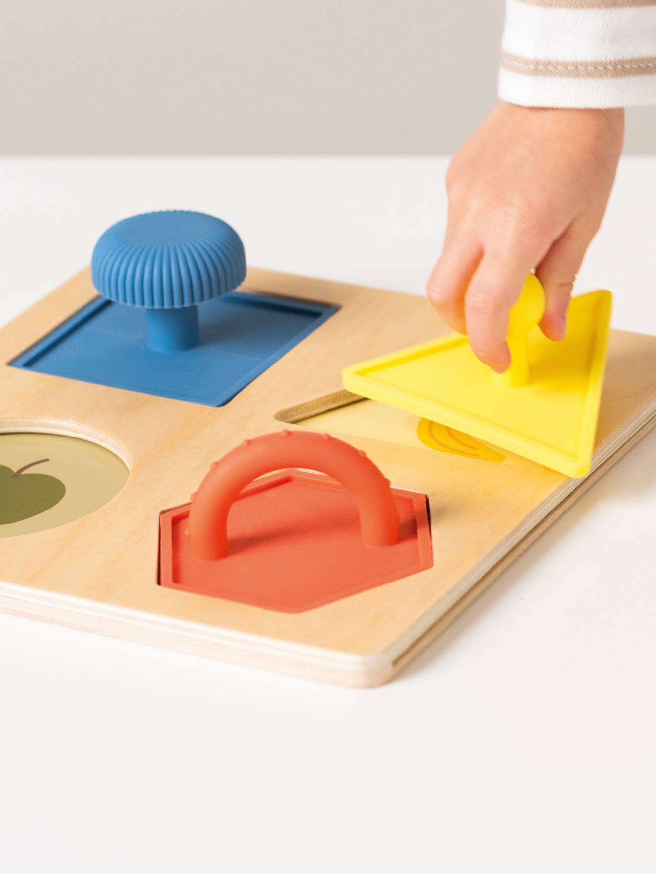 Puzzle com formas de encaixar - TAFTOYS multicolor