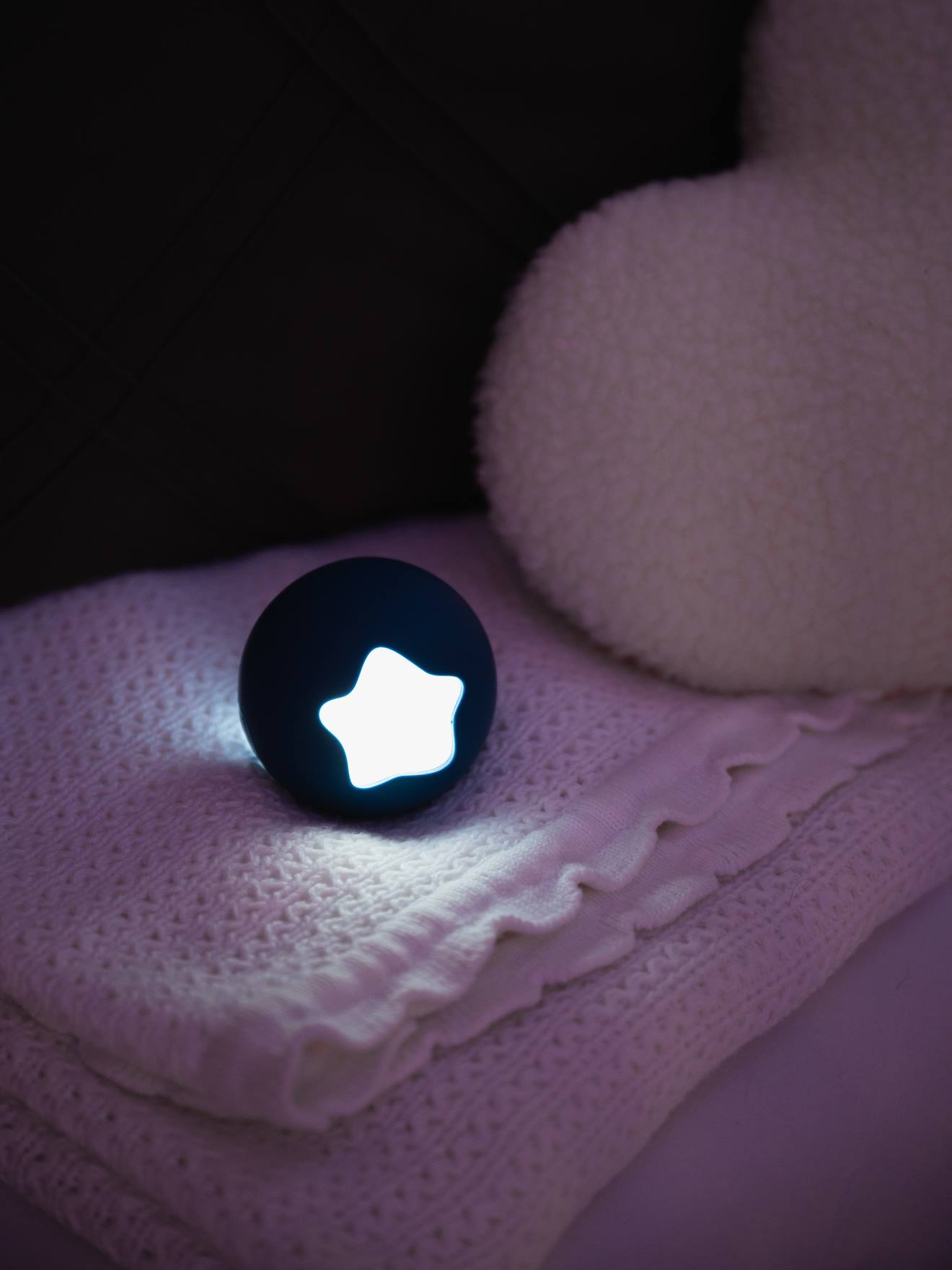 Luz de presença Little Moon recarregável, da PABOBO bege