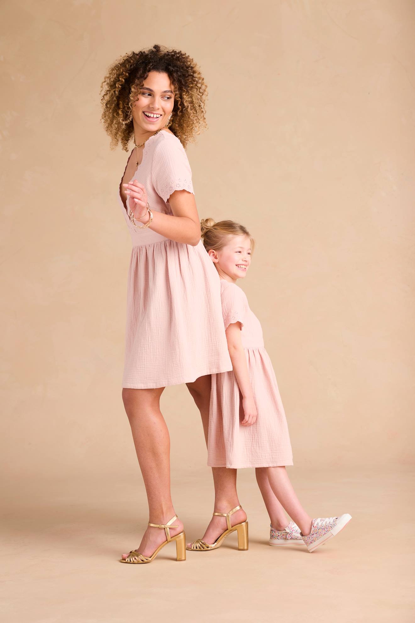 Vestido de cerimónia para menina, coleção cápsula mãe/filha rosado