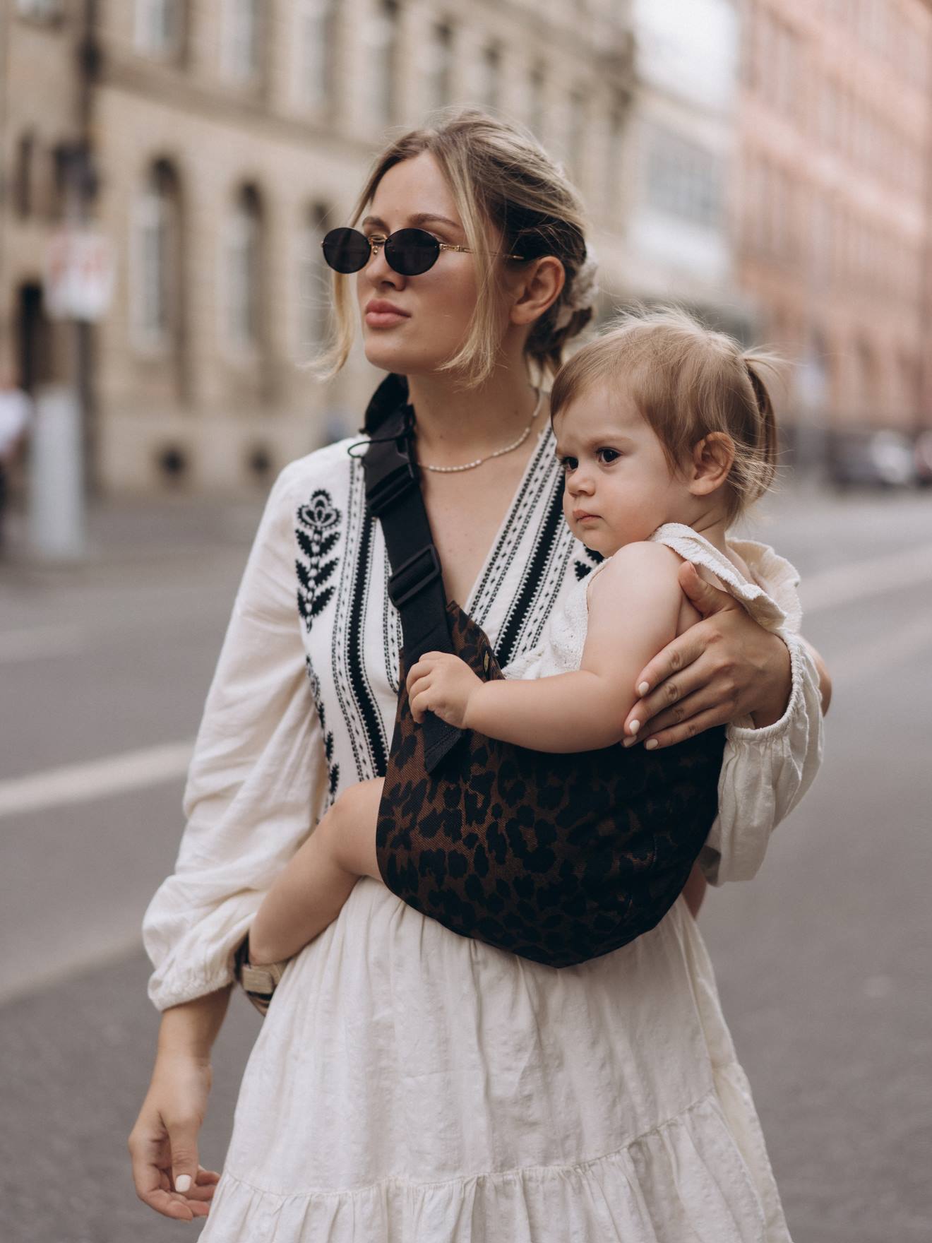 Porta-bebé e criança 9 meses - 4 anos castanho estampado