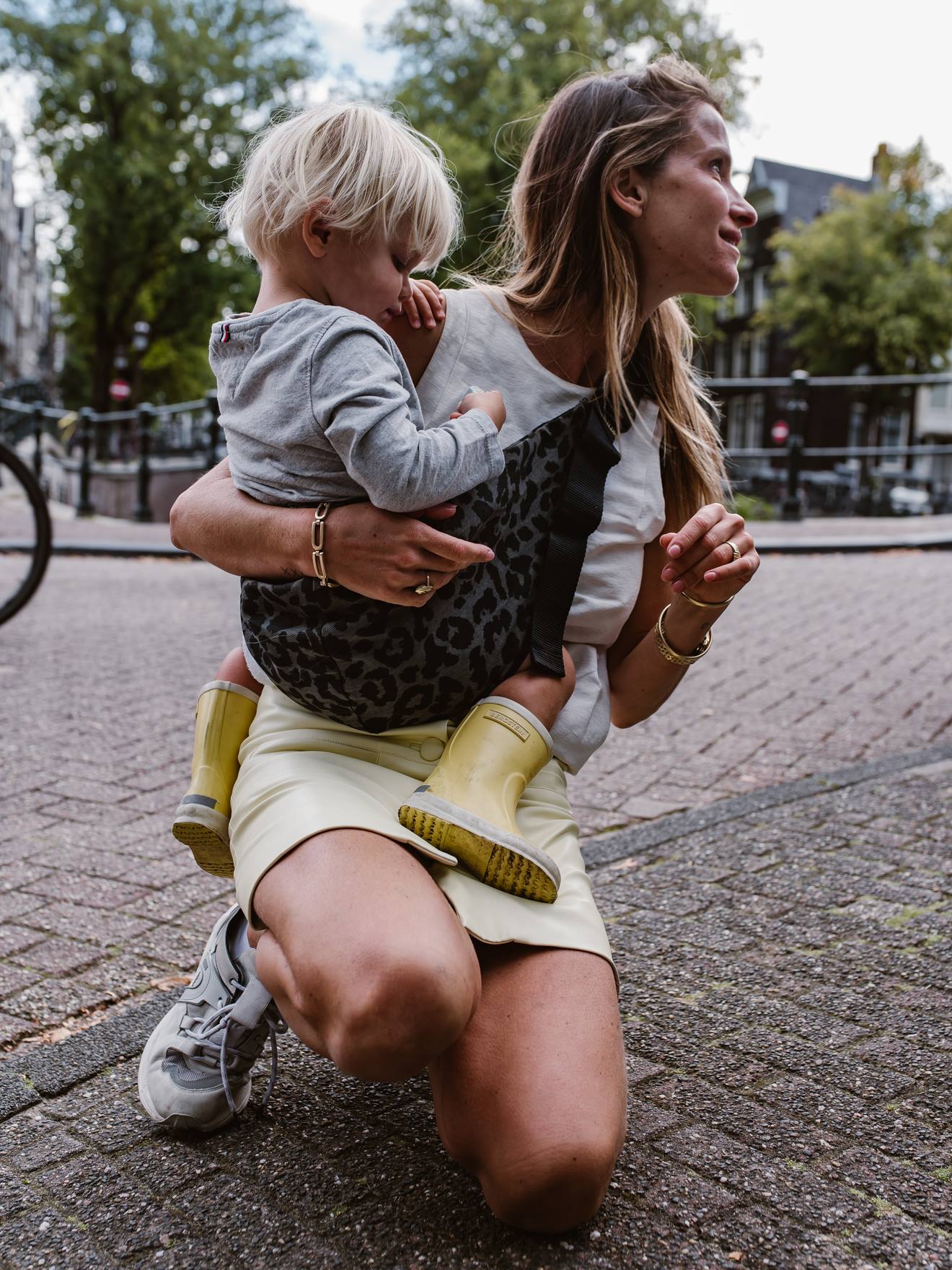 Porta-bebé e criança 9 meses - 4 anos cinzento estampado