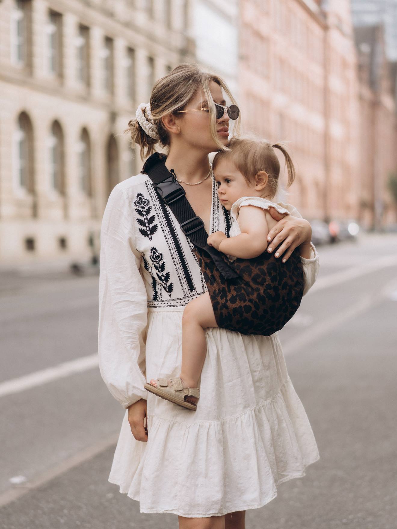 Porta-bebé e criança 9 meses - 4 anos castanho estampado