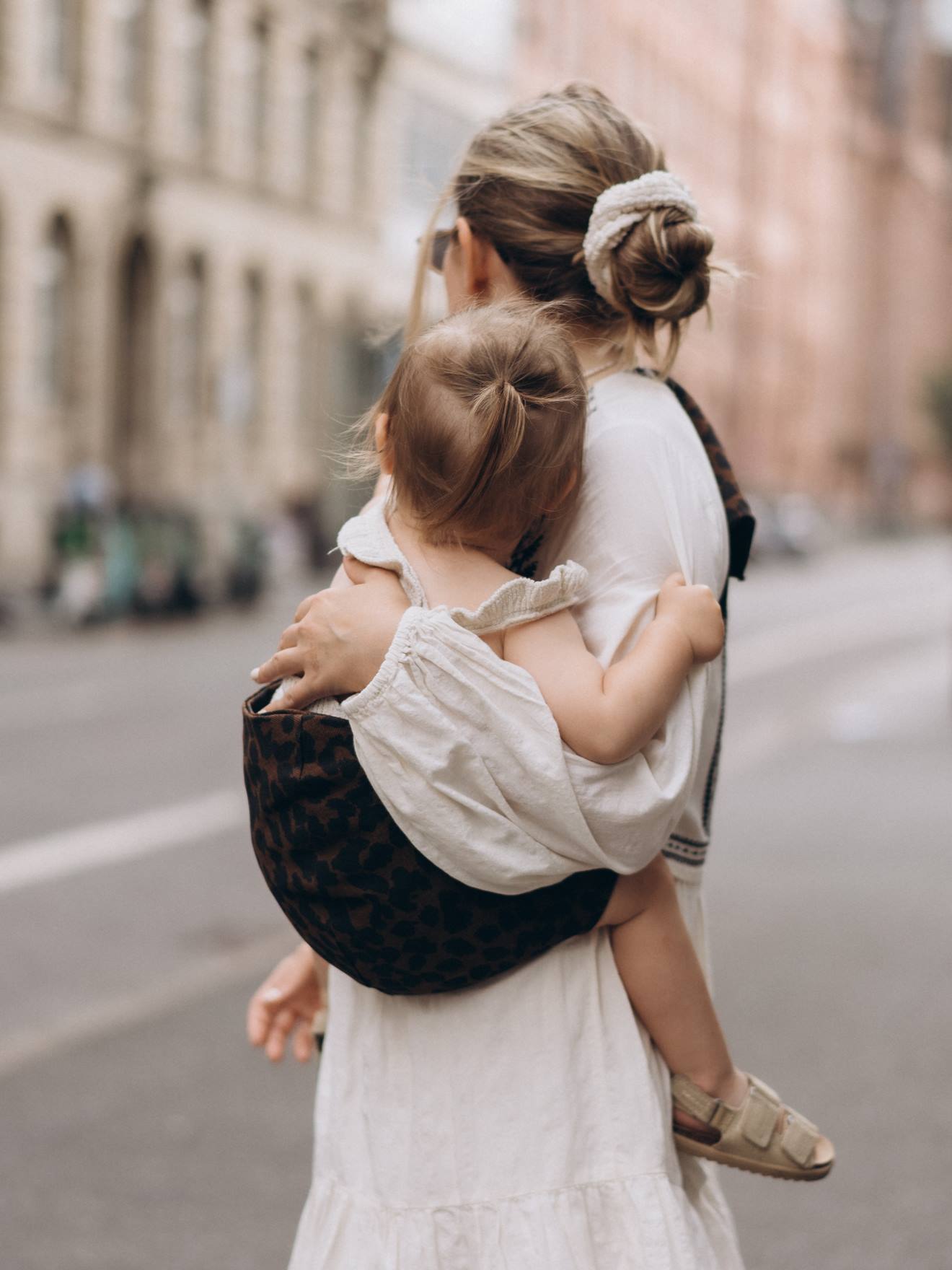 Porta-bebé e criança 9 meses - 4 anos castanho estampado