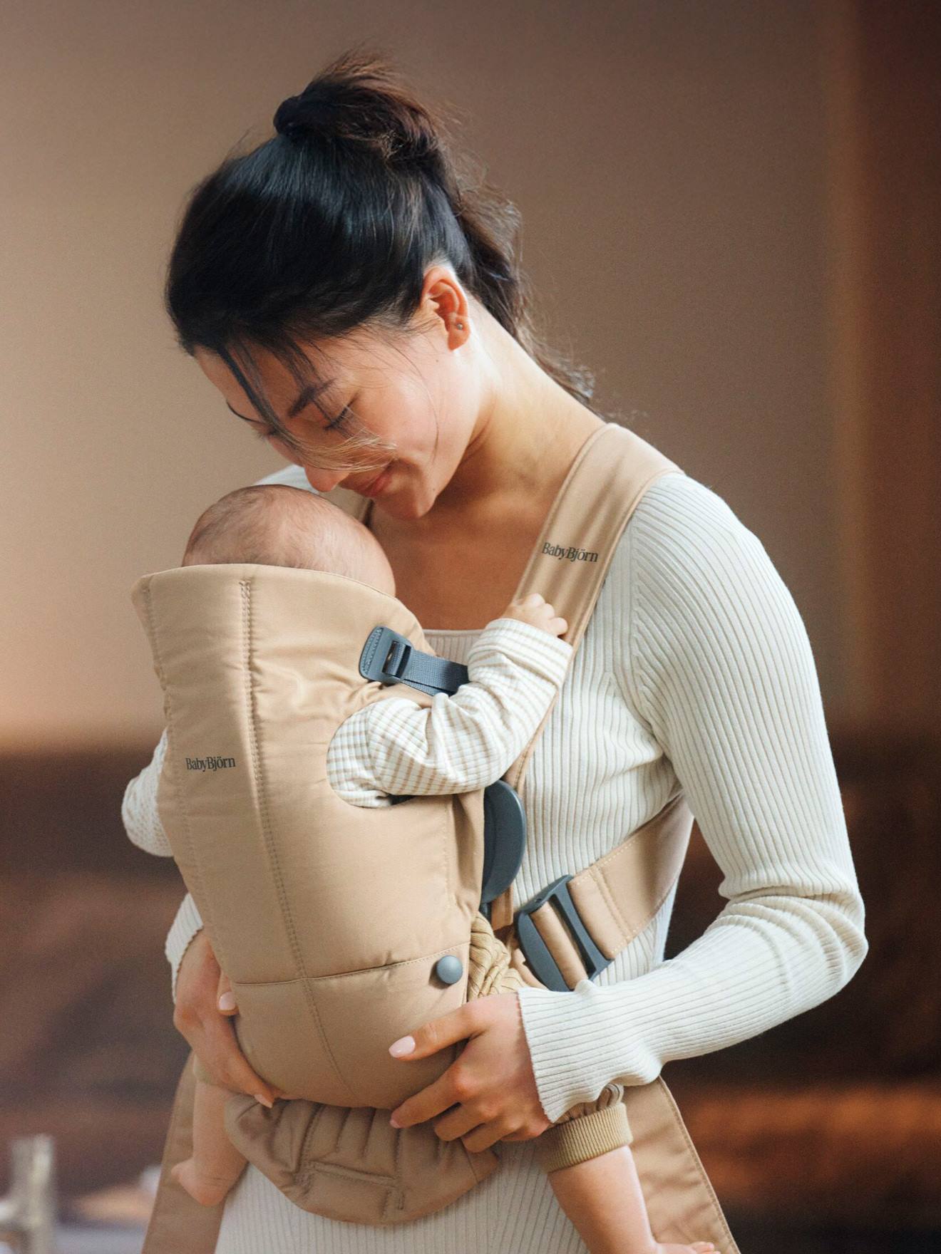 Porta-bebé Mini tecido BabyBjörn  bege