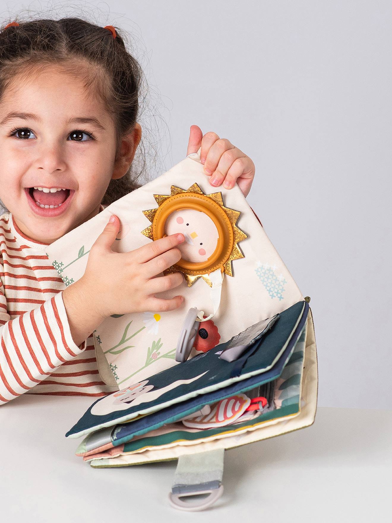 Livro de atividades fantasia  multicolor