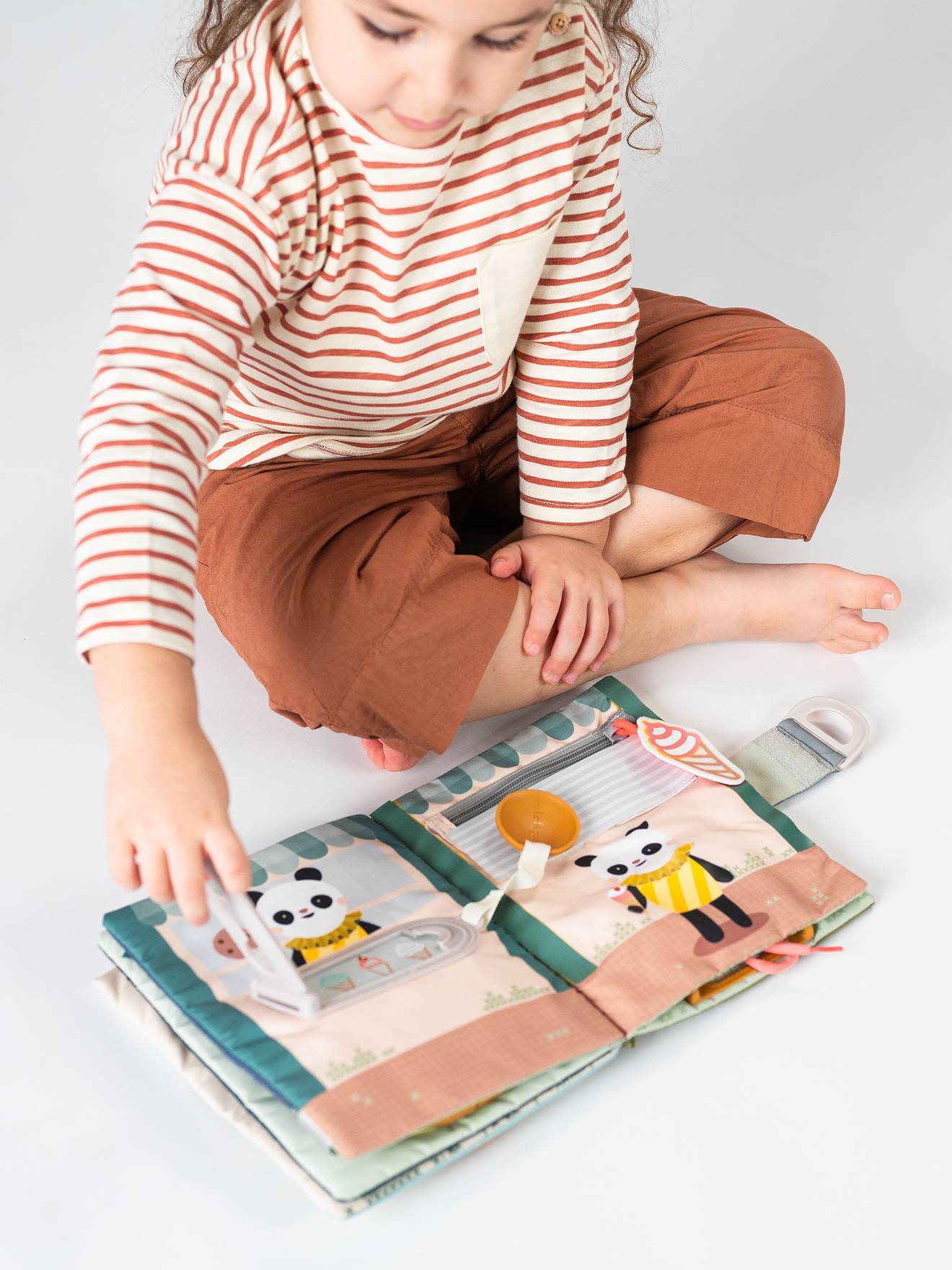 Livro de atividades fantasia  multicolor