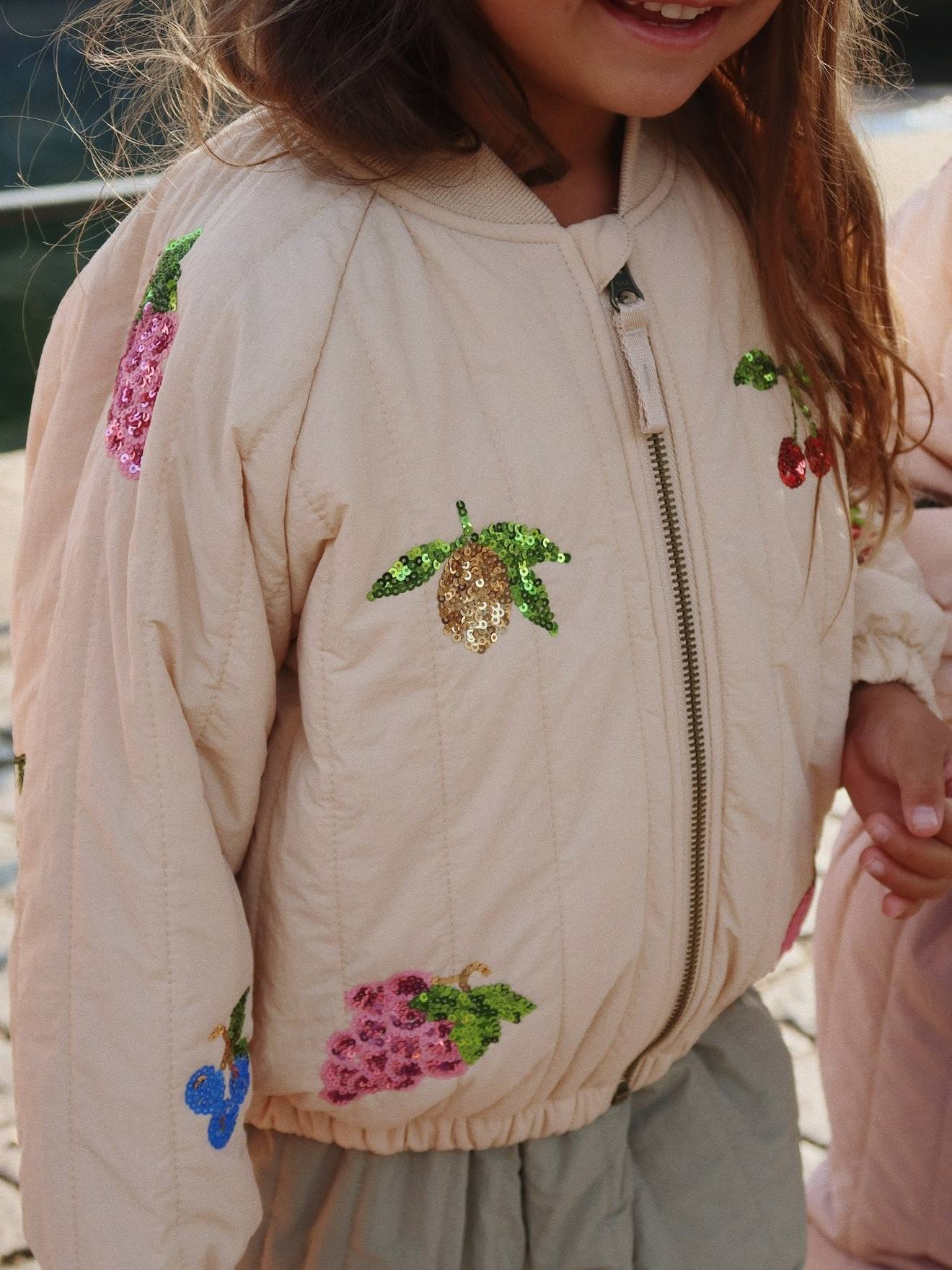 Blusão acolchoado com motivos em lantejoulas Juno KONGES SLOJD  rosa-nude