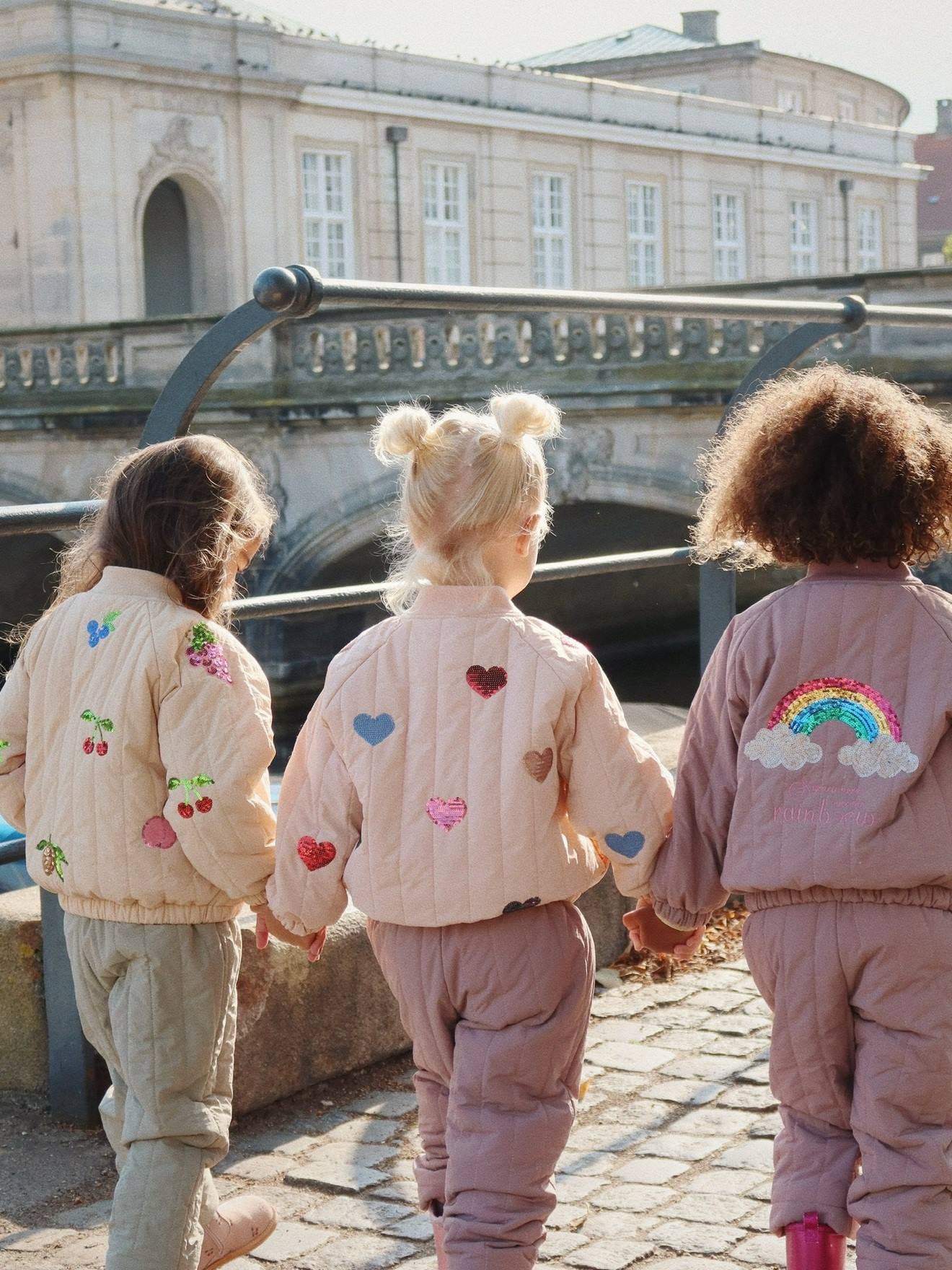 Blusão acolchoado com motivos em lantejoulas Juno KONGES SLOJD  rosa