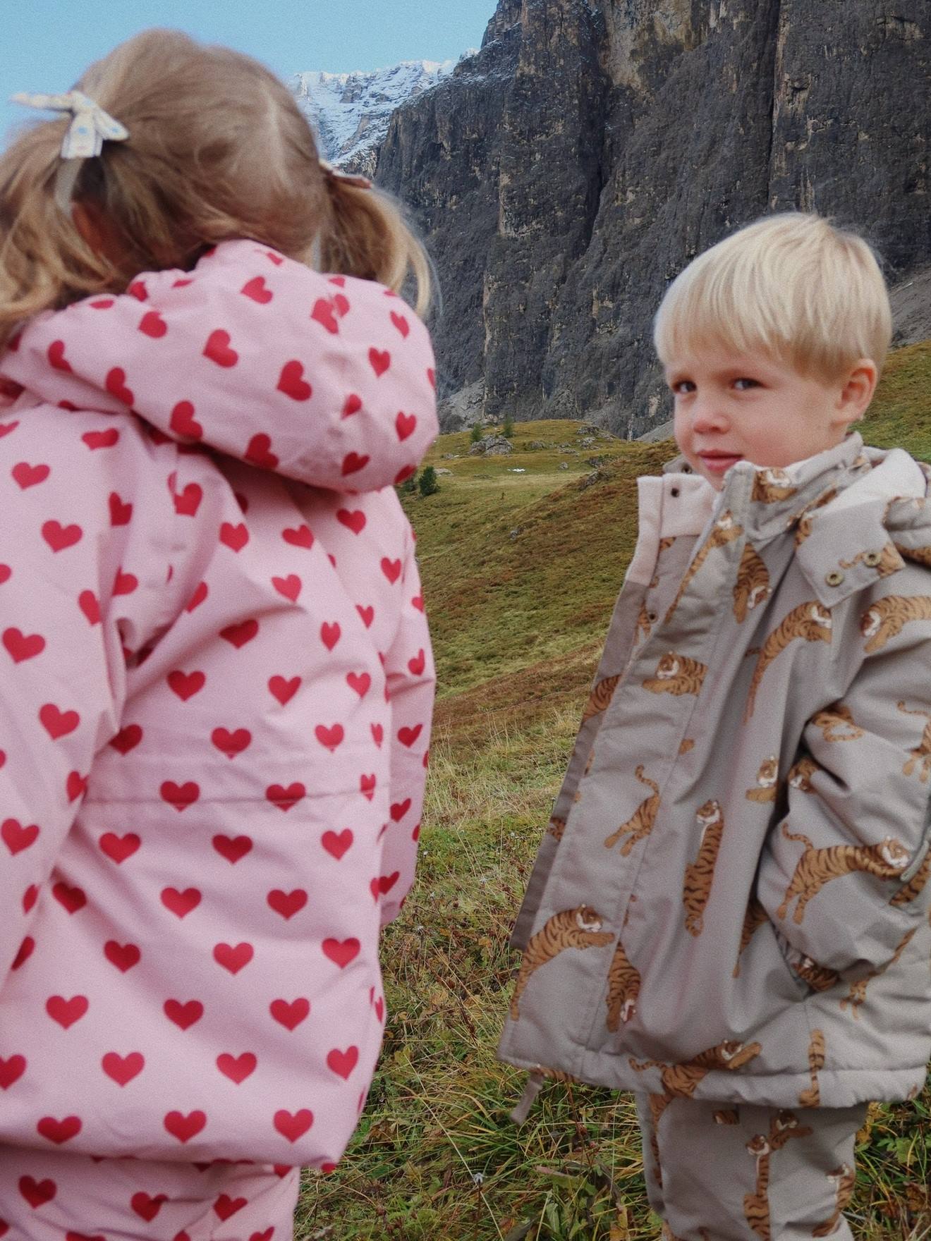 Casaco corta-vento impermeável com motivos de corações Mismou  cinzento