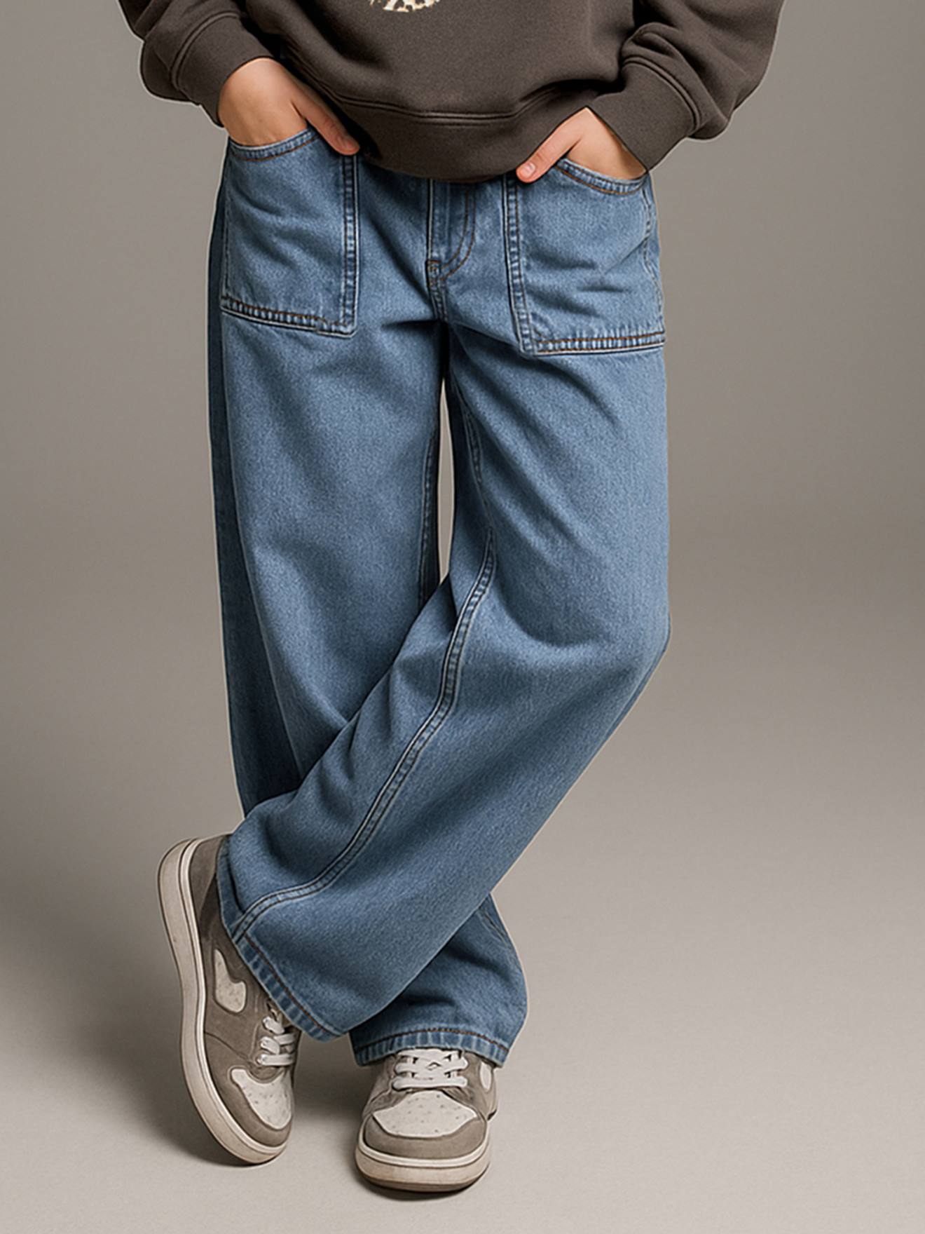 Jeans largos com bolsos à carpinteiro para menina JONEN.  azul medio